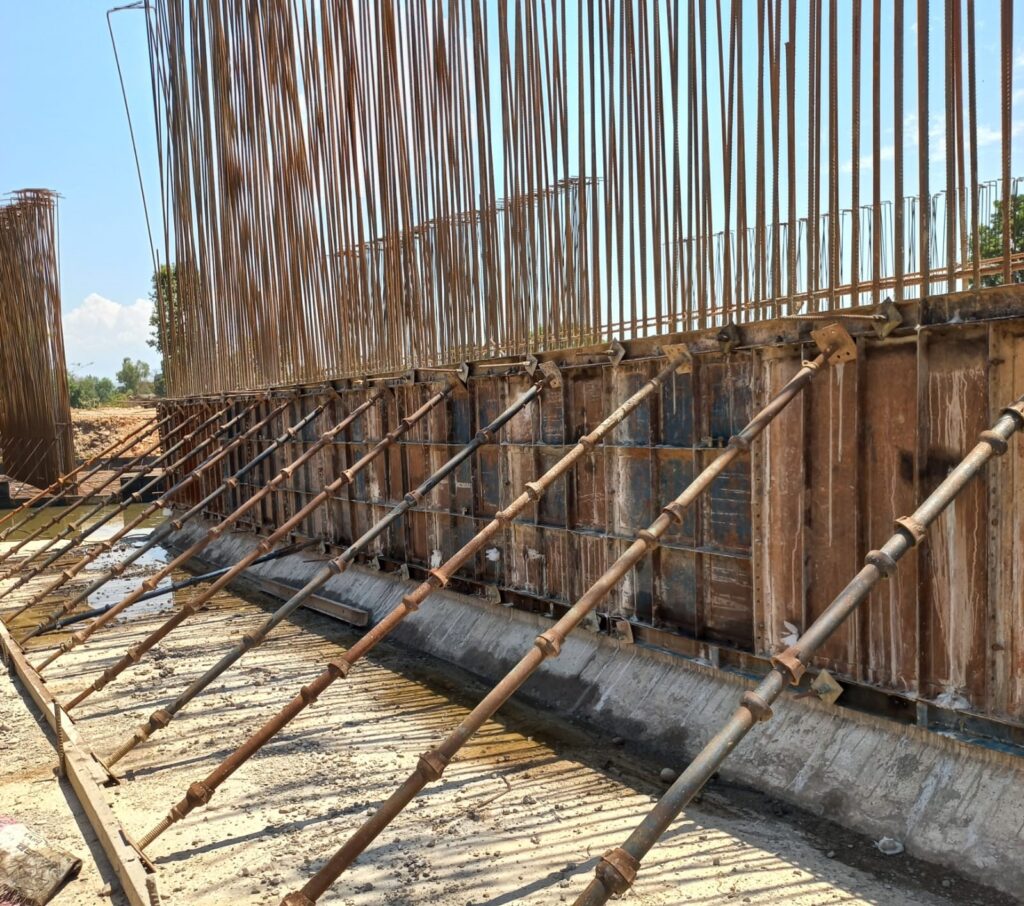 shuttering plates use in culvert wall construction