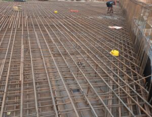 slab top bar steel preparation by construction worker